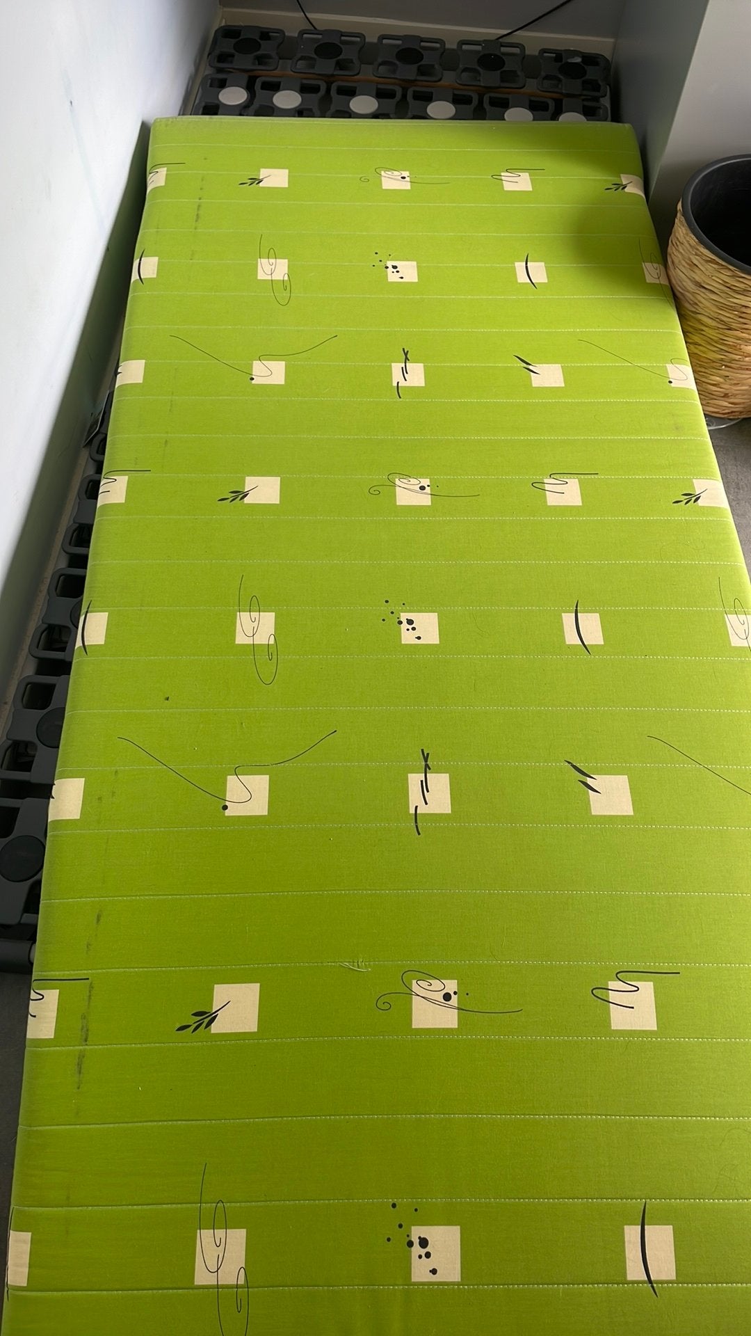 Eenvoudig matras gebruikt voor een onderbed, Huis en Inrichting, Slaapkamer | Complete slaapkamers, Ophalen, Zo goed als nieuw