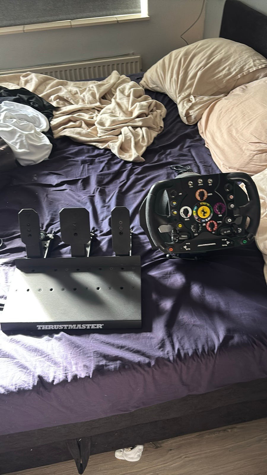 Thrustmaster Ferrari F1 racestuur en pedalen set, Spelcomputers en Games, Spelcomputers | Overige Accessoires, Racestuur, Force feedback