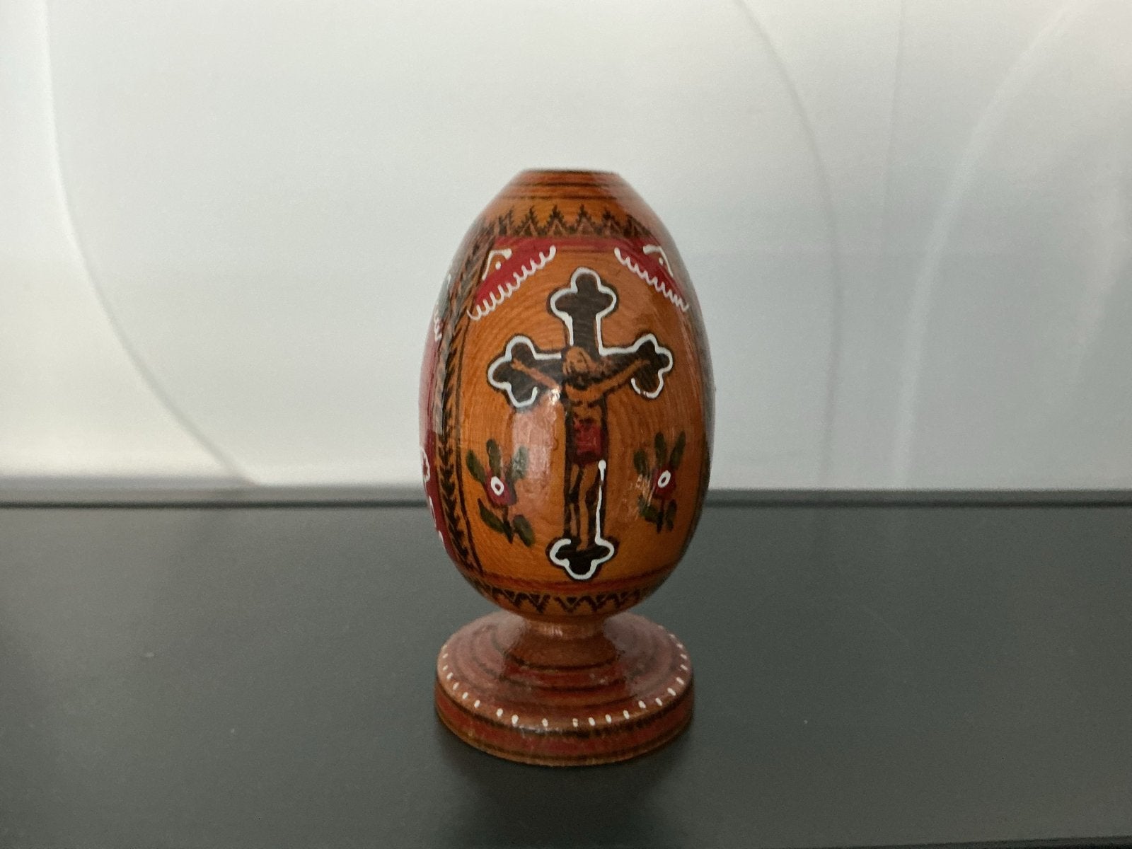 Handgeschilderd houten paasei met religieuze afbeeldingen, Ophalen of Verzenden