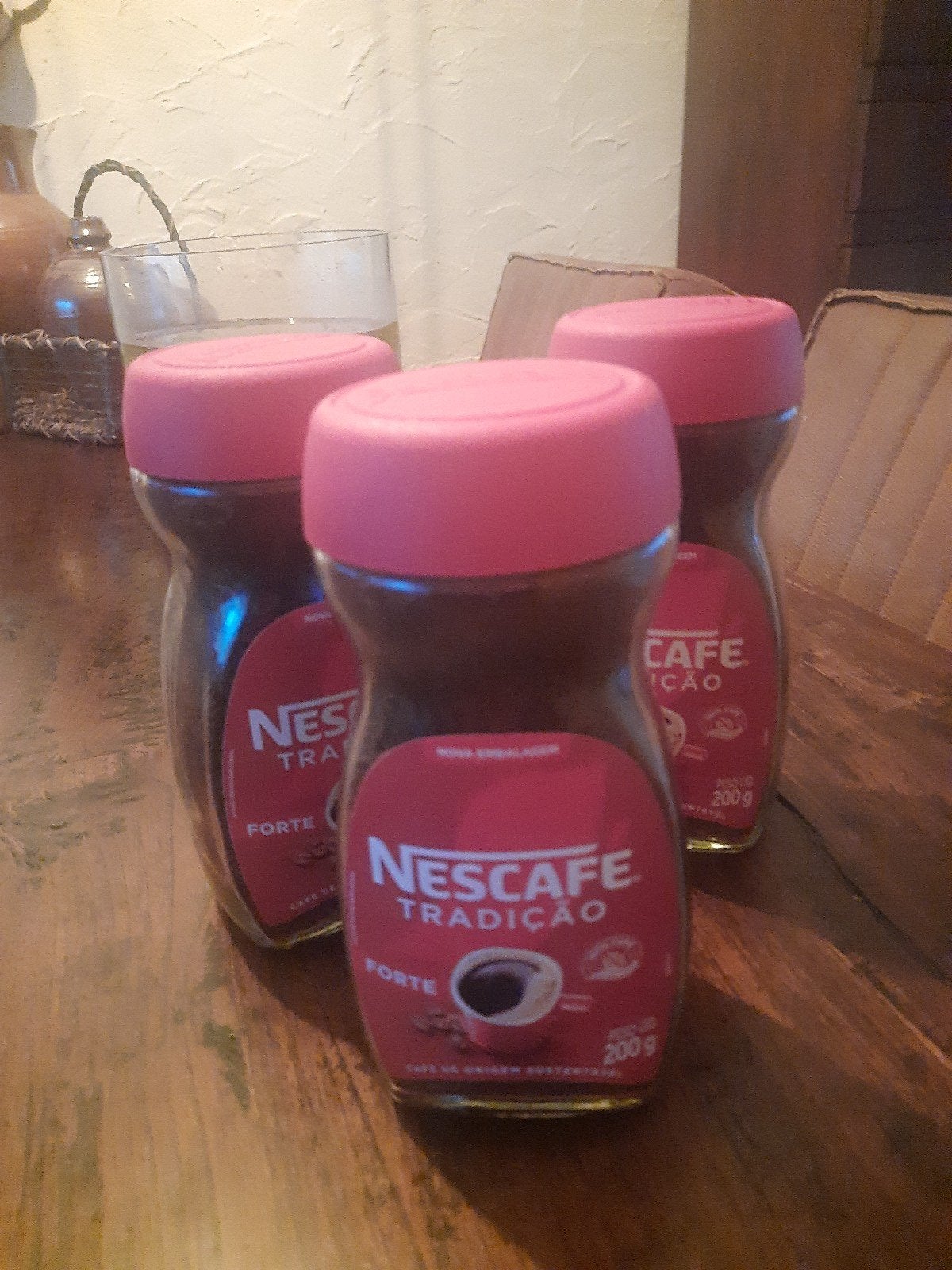 nescafe oploskoffie, Ophalen