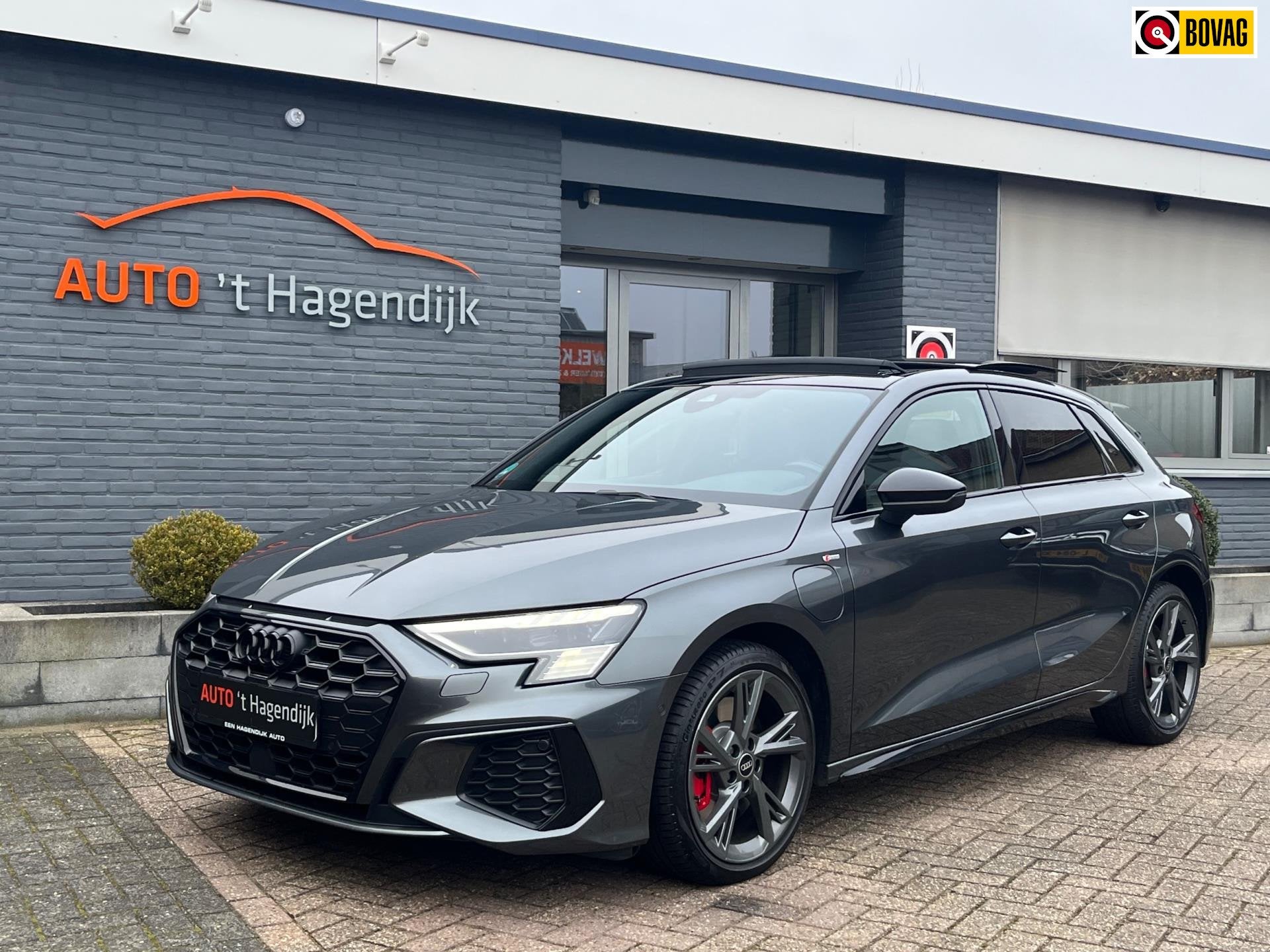 Audi A3 Sportback 45 TFSI e S-line Competition 245PK pano le, Auto's, Audi, Gebruikt, Zwart, 4 cilinders, Hybride Elektrisch/Benzine