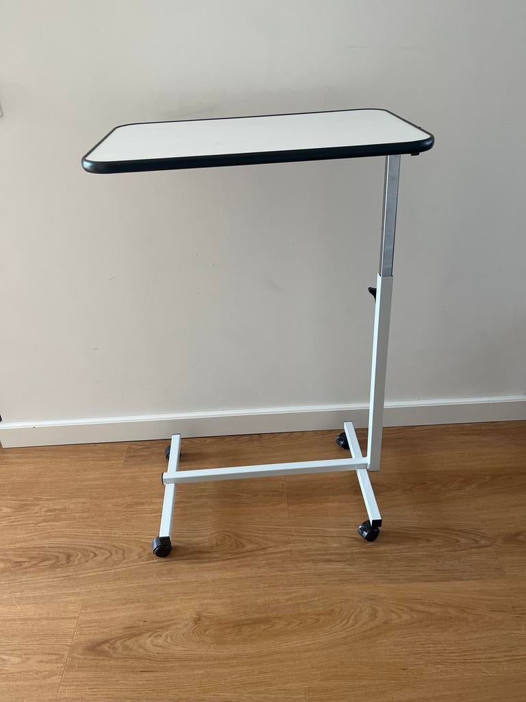 Verrijdbare bijzettafel, Ophalen, Gebruikt, Metaal of Aluminium, 55 tot 75 cm