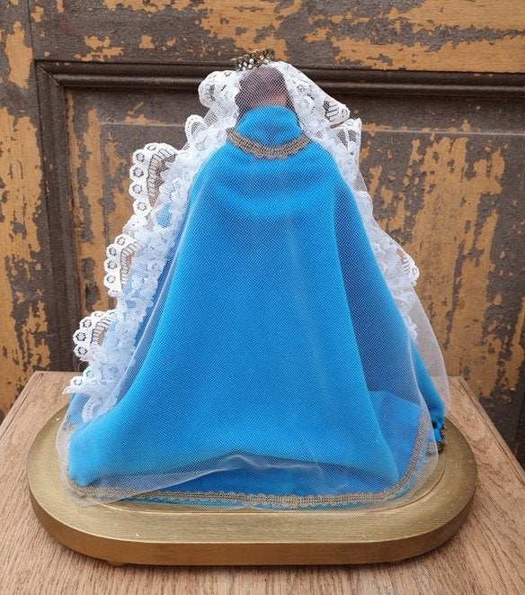 1257 Wassen mariabeeld madonna met kind, met stolp swiet, Antiek en Kunst, Ophalen of Verzenden