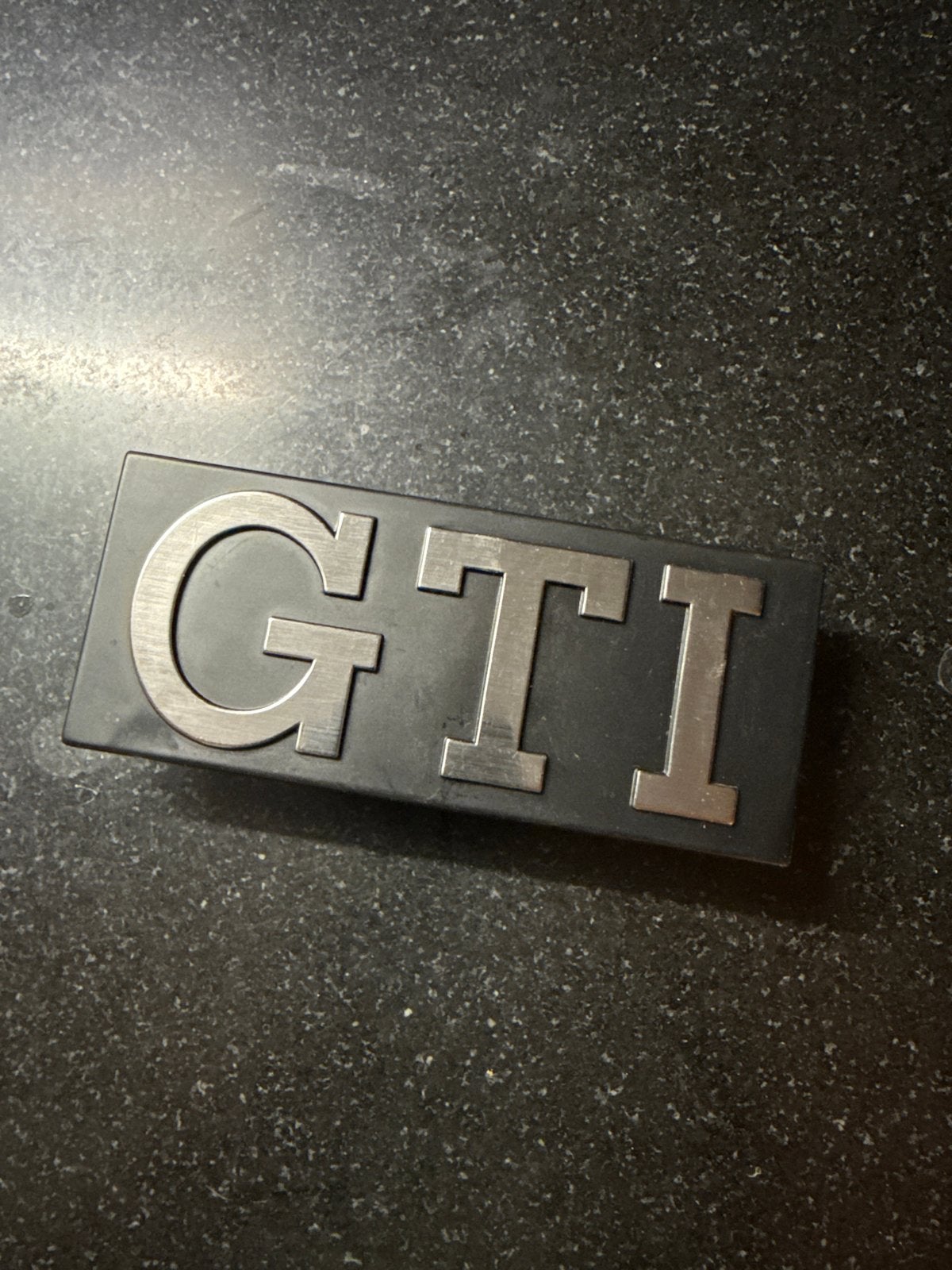 Golf MK1 GTI logo grill - Nieuwstaat - Origineel VW, Nieuw, Ophalen of Verzenden, Bumper, Volkswagen