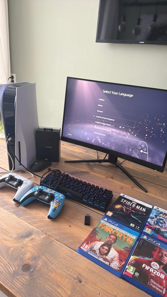 Playstation 5 + gaming monitor + 2 controllers + 4 spellen, Ophalen, Zo goed als nieuw