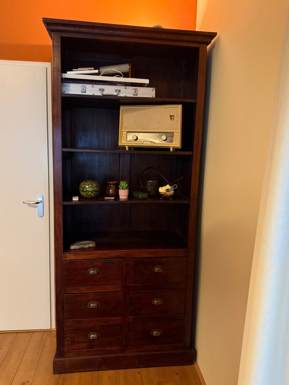 Koloniale houten kast, Ophalen, Met plank(en), 200 cm of meer, Koloniaal