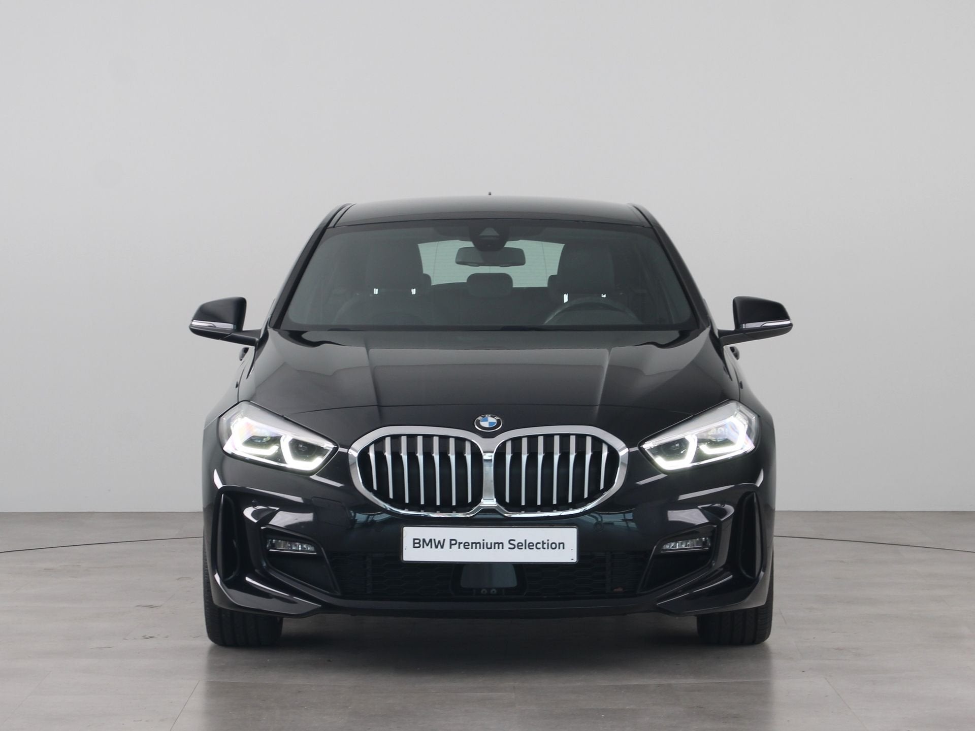 BMW 1 Serie 118i Introduction Edition (bj 2023, automaat), Auto's, Gebruikt, Met garantie (alle), Zwart, Origineel Nederlands