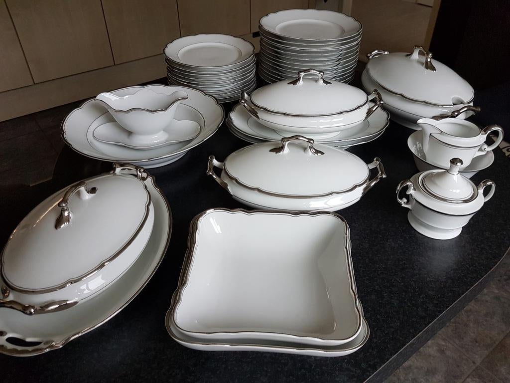 Uitgebreid wit servies met zilveren rand, Antiek en Kunst, Ophalen of Verzenden