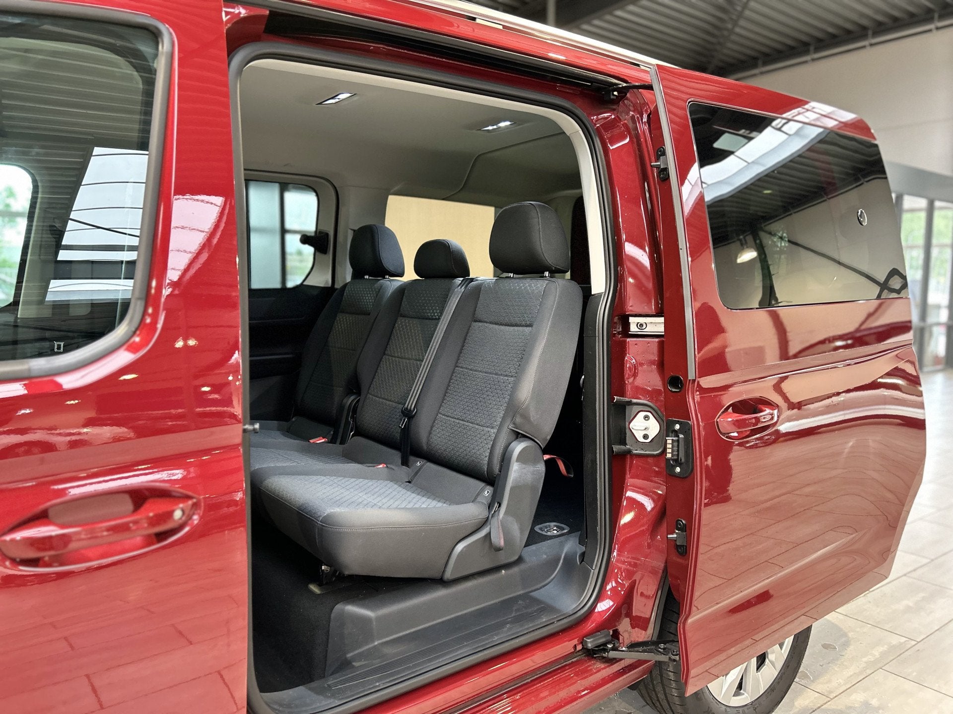 Ford Tourneo Connect 1.5 PHEV 150pk Titanium | Trekhaak | L2, Auto's, Ford, 12 maanden, Plug-in hybride, Bedrijf, Hybride Elektrisch/Benzine