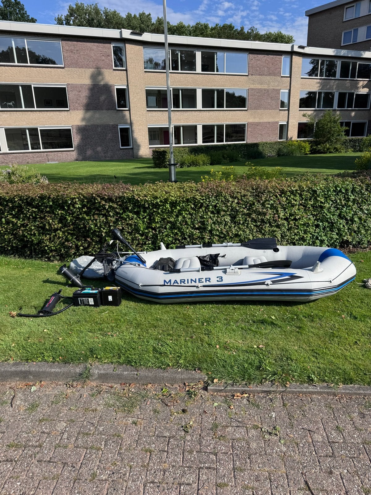 Intex Mariner 3 opblaasboot, elektrische motor 55 lbs, accus, Ophalen of Verzenden, Gebruikt