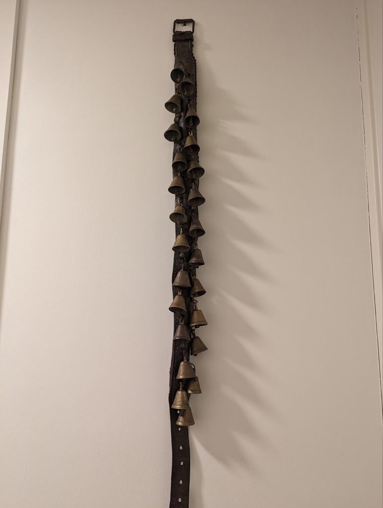Antieke bellenband 24 koperen bellen, Antiek en Kunst, Ophalen of Verzenden
