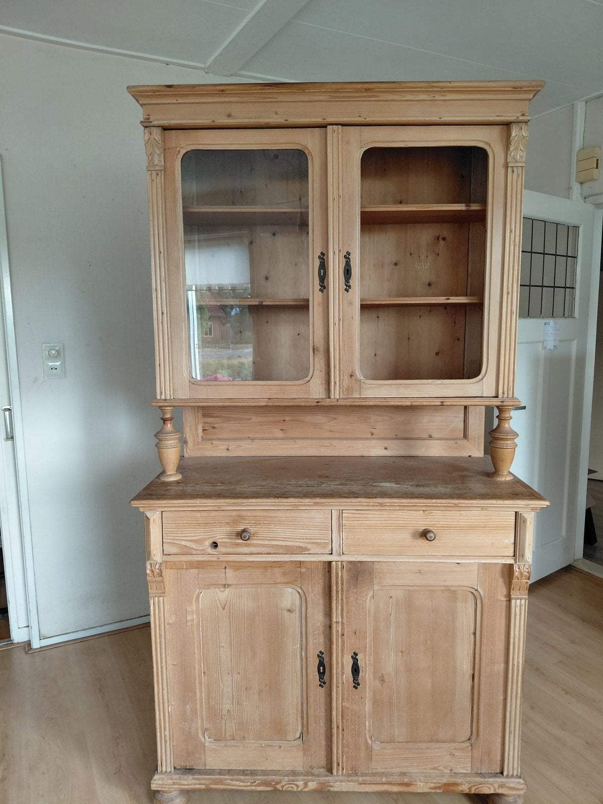 Buffet kast. Grenen, Huis en Inrichting, Ophalen, 50 tot 100 cm, 25 tot 50 cm, Glas