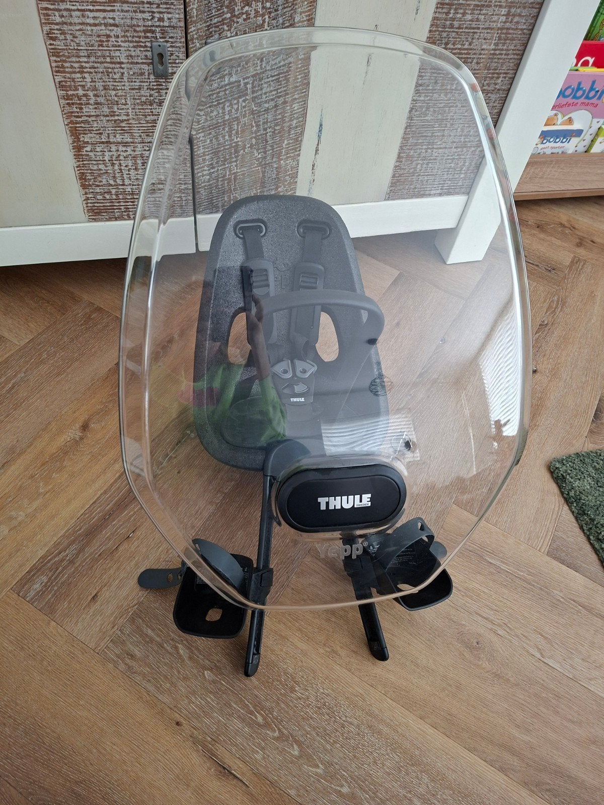 Thule Yepp Nexxt Mini Fietszitje met Windscherm, Ophalen, Voetsteuntjes, Voorzitje, Zo goed als nieuw
