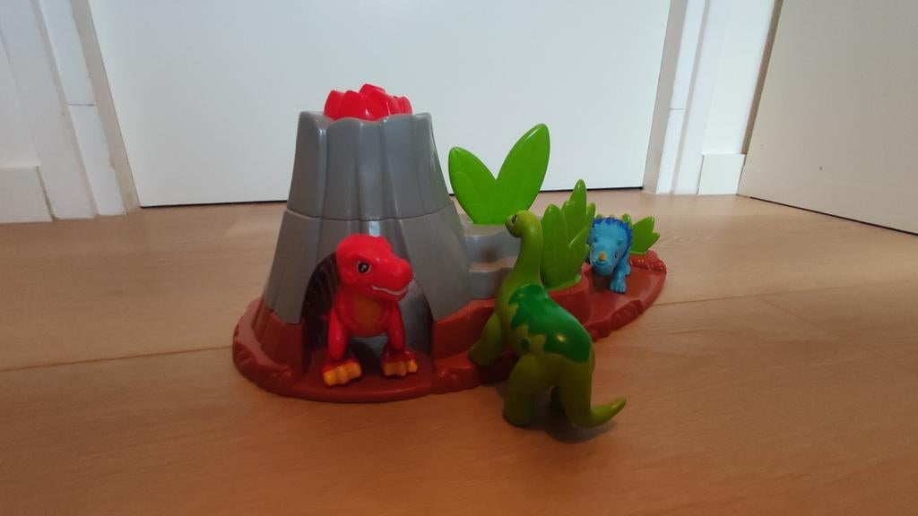 Vulkaan met verschillende Dino's, Kinderen en Baby's, Ophalen, Gebruikt, Jongen of Meisje