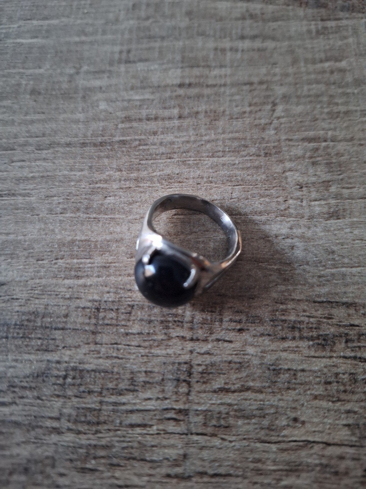 Zilveren ring met zwarte steen, 18 tot 19, Gebruikt, Zwart, Ophalen of Verzenden