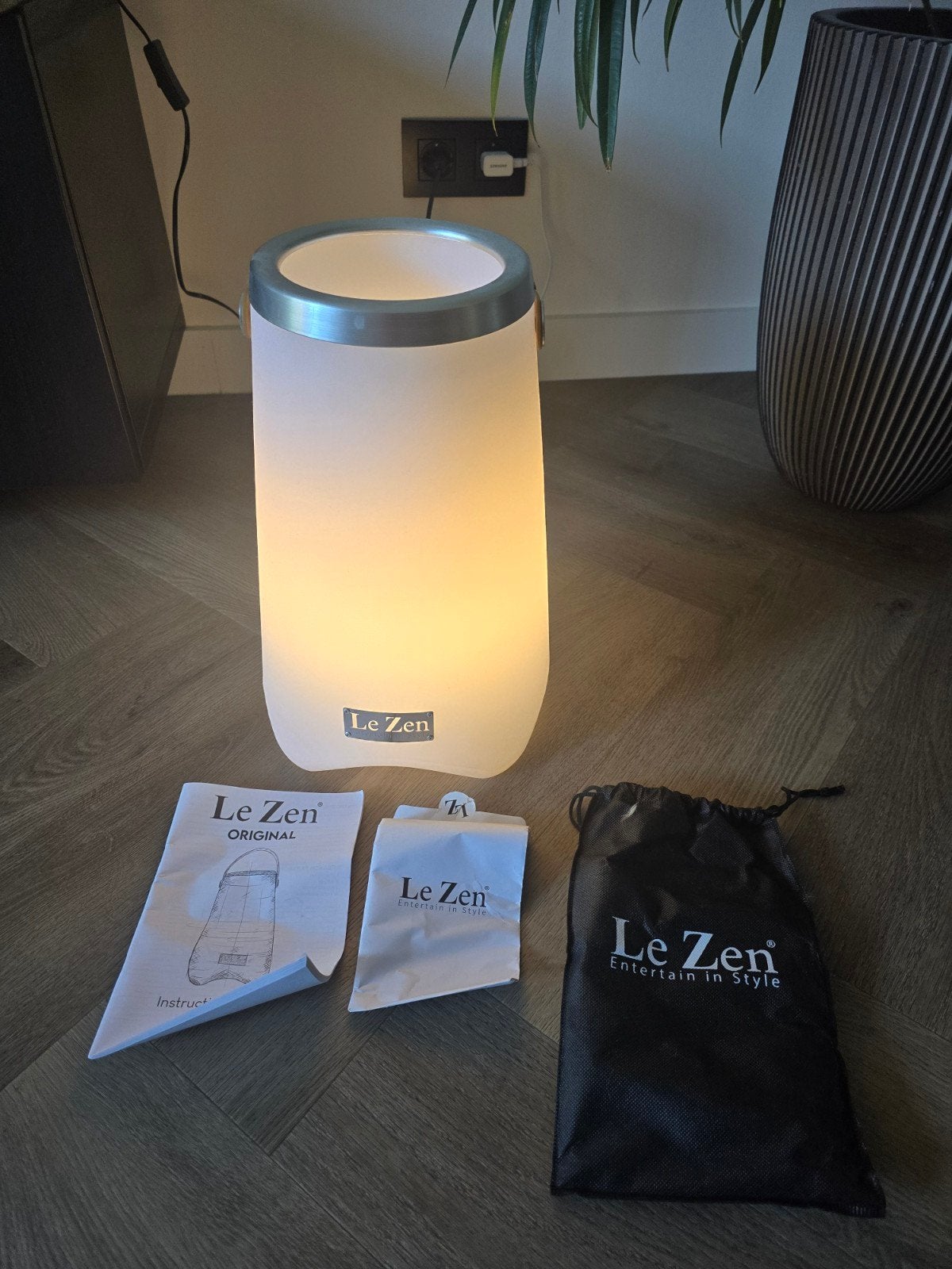 Le Zen Draagbare LED Lamp met Afstandsbediening en Bluetooth, Huis en Inrichting, Ophalen of Verzenden, Zo goed als nieuw