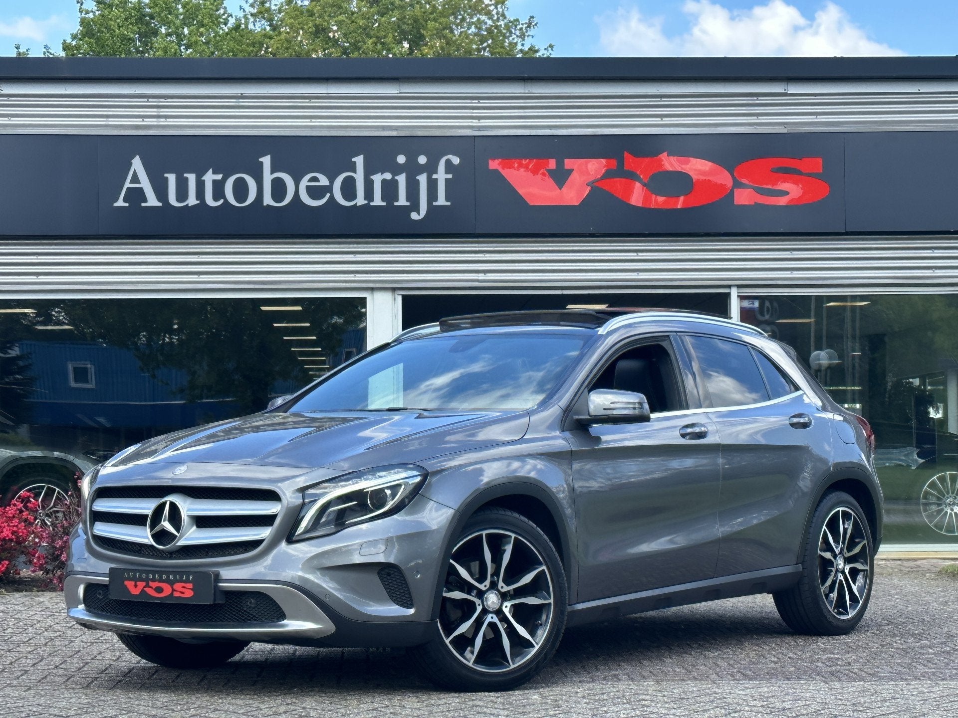 Mercedes-Benz GLA 200 Ambition | Panodak | Camera | Xenon |, Gebruikt, Leder en Stof, 1595 cc, Bedrijf