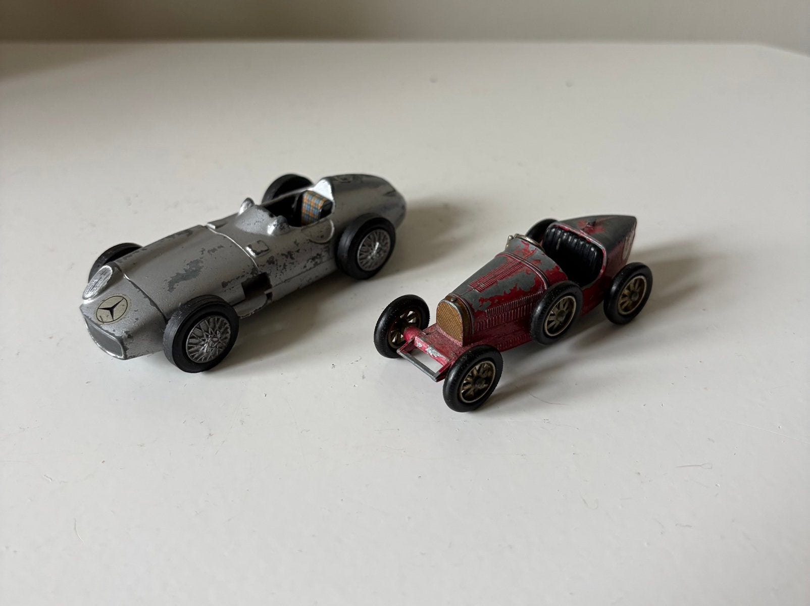 Racewagens (2) Mercedes benz en Bugatti, Ophalen of Verzenden, Gebruikt, Overige typen, Overige merken