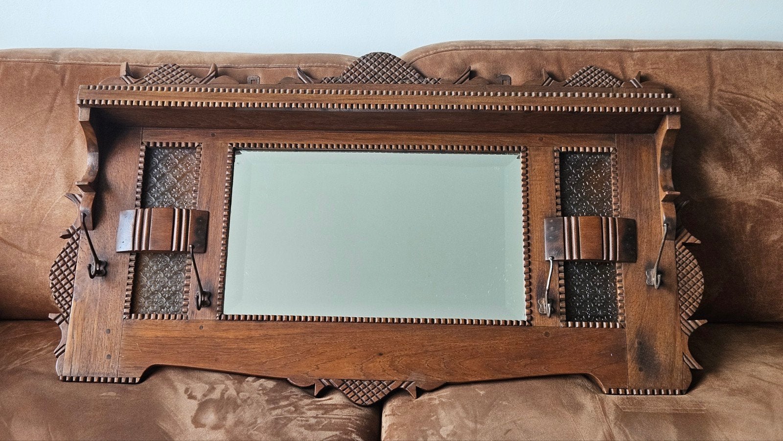 Antieke houten wandkapstok met spiegel, Ophalen