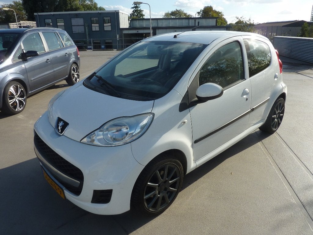 1ste eigenaar! Peugeot 107 1.0 12V 5DR 2011 Wit, Voorwielaandrijving, Dealer onderhouden, Stof, Radio