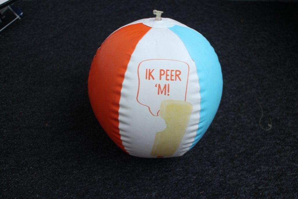1x Diversen Kleuren Kleine STRANDBAL, Ophalen of Verzenden, Zo goed als nieuw