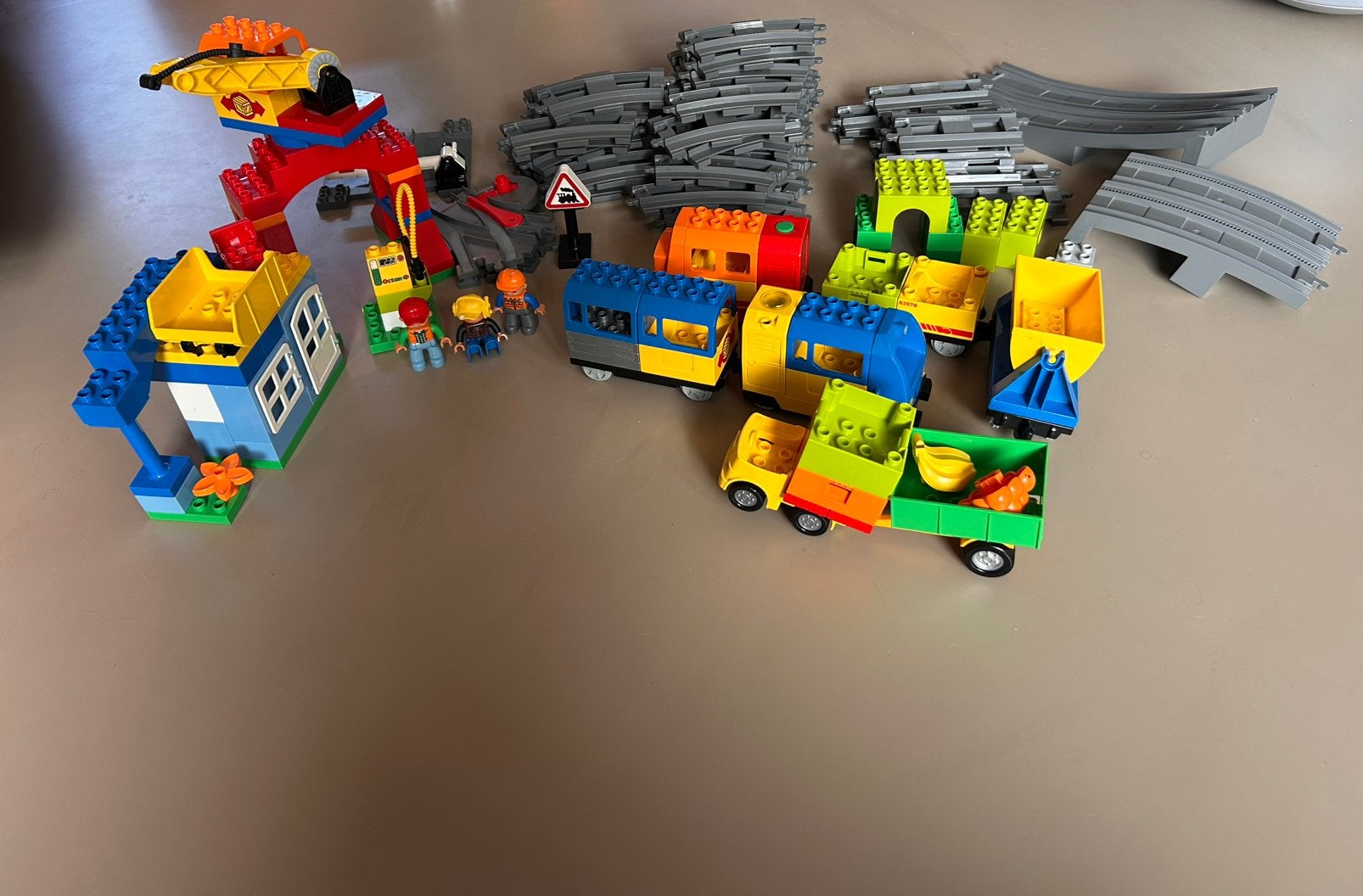 LEGO DUPLO TREINSET 10508 + VEEL EXTRA’S, Kinderen en Baby's, Ophalen of Verzenden, Zo goed als nieuw, Duplo