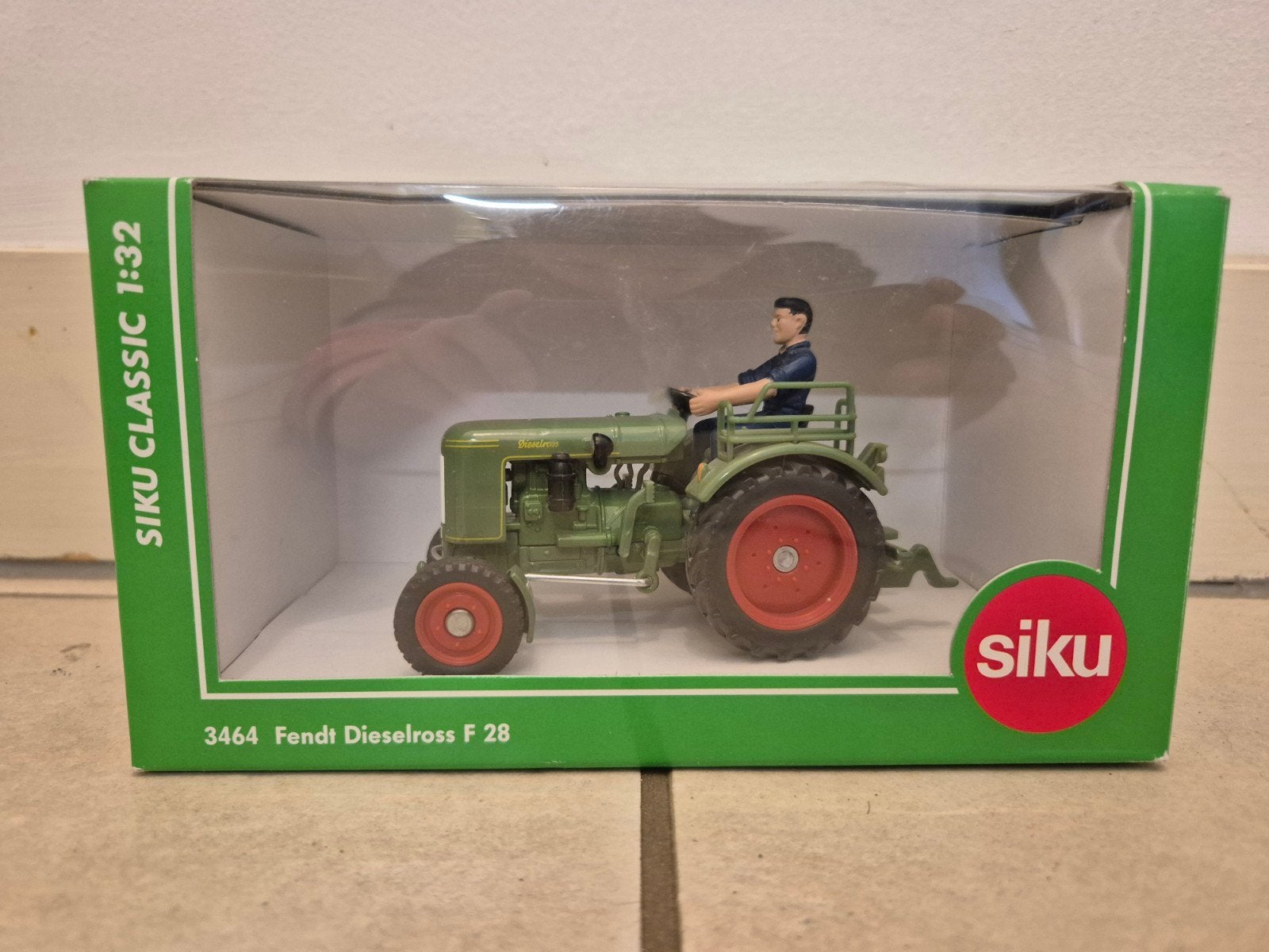 Siku Fendt Dieselross F28 1:32 - Nieuw in doos, Ophalen of Verzenden, Nieuw, Tractor of Landbouw
