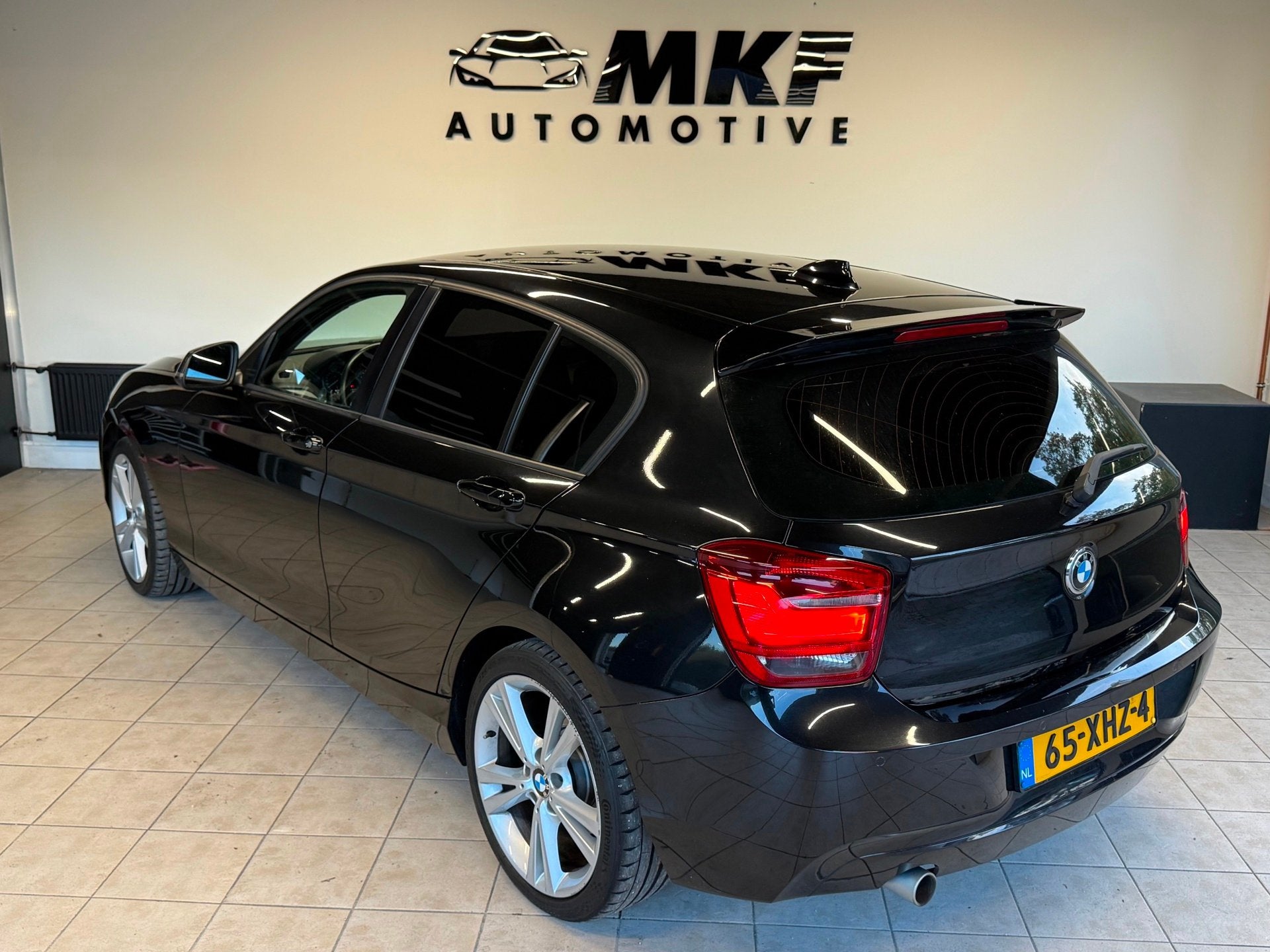 Foto 4 van BMW 1-serie 116D Business 2012 Zwart AIRCO|NAVI|XENON|NAP!