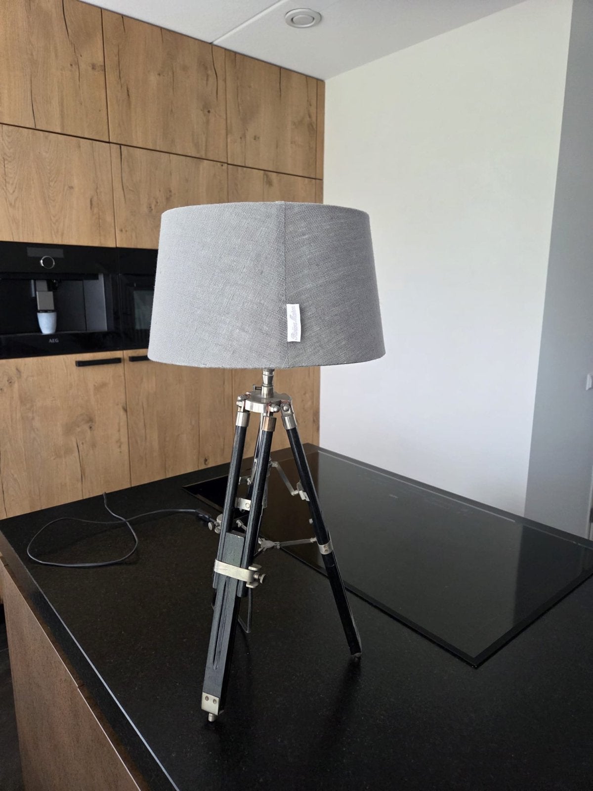 Riviera Maison Tripod Tafellamp met Grijze Kap, Ophalen, Hout, Gebruikt, Landelijk