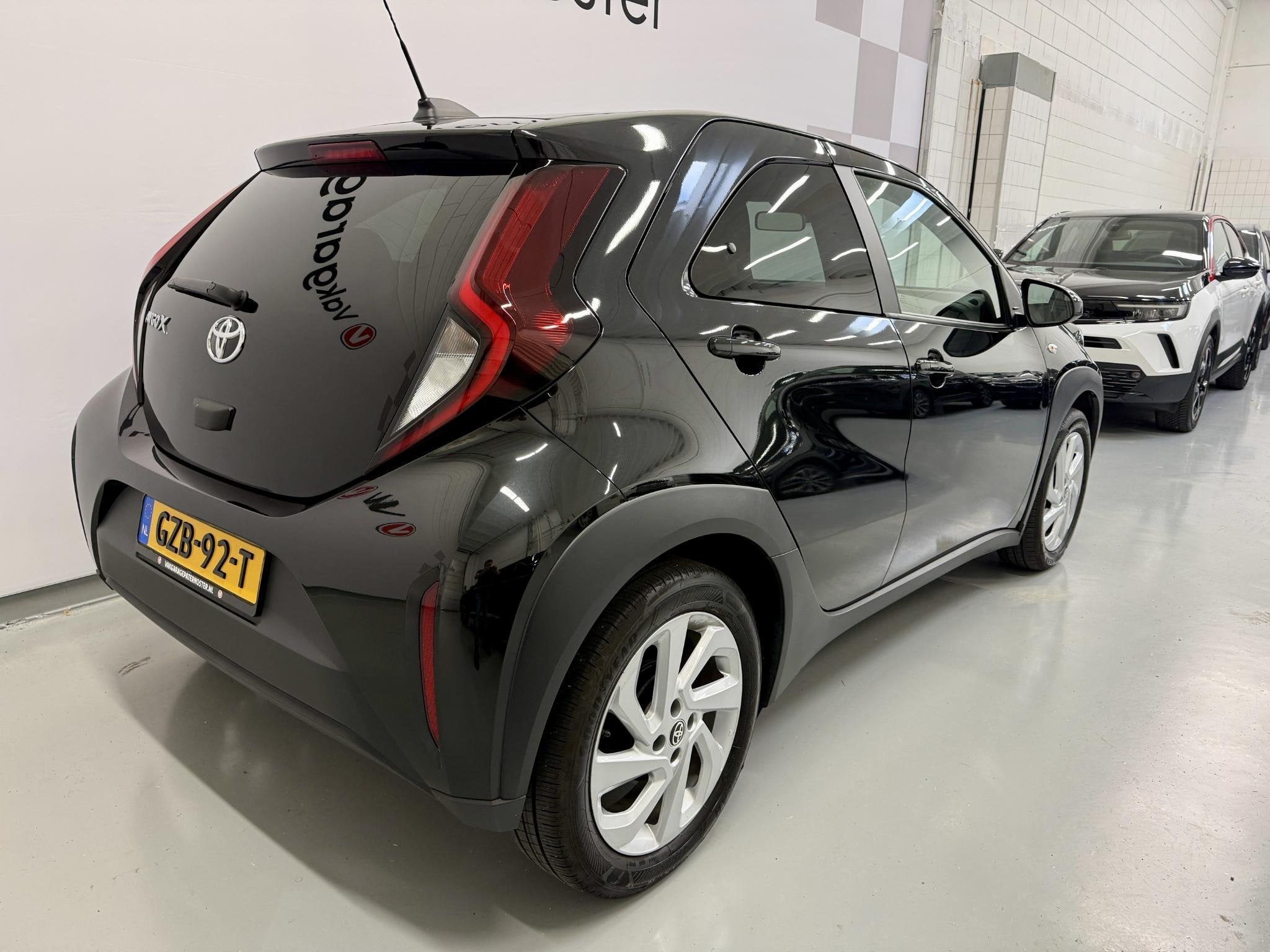 Toyota Aygo X 1.0 VVT-i First Carplay / Clima / Cruise / Bov, Auto's, 12 maanden, Stof, Gebruikt, Euro 6