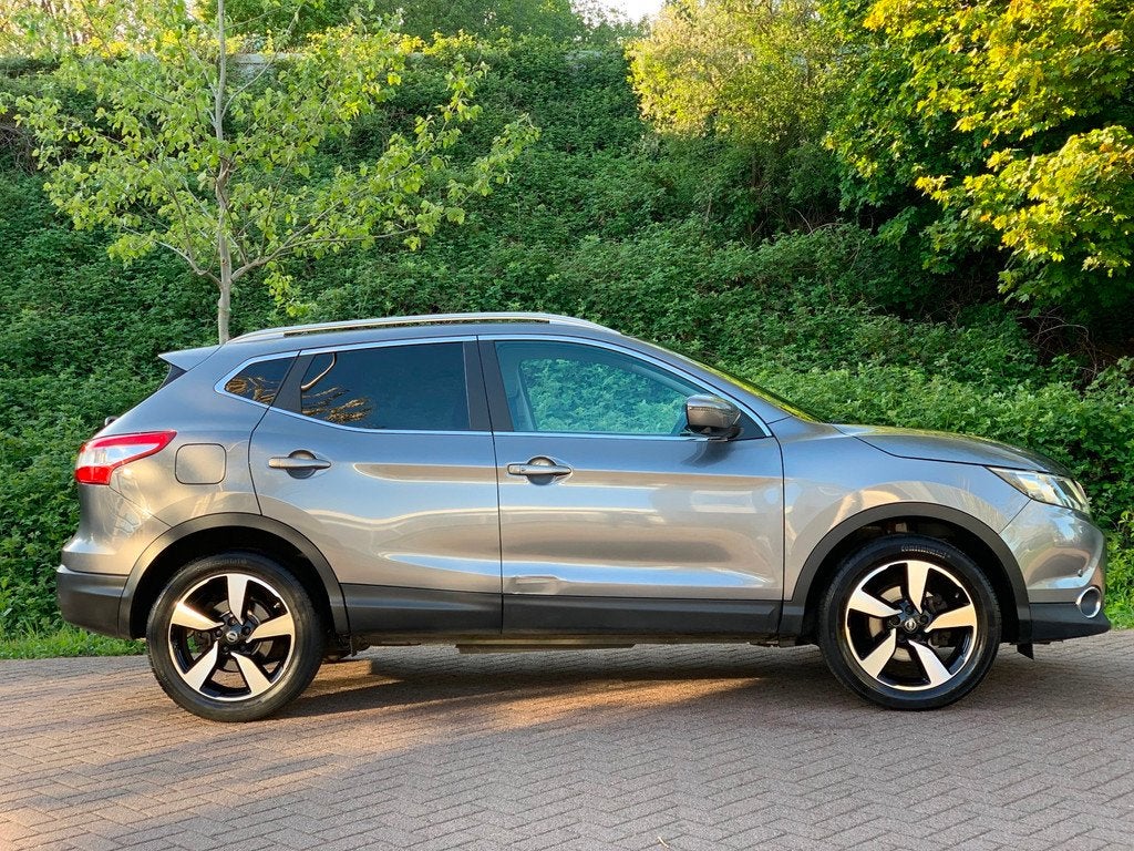 Nissan Qashqai 1.2 Connect Edition AUTOMAAT PANO LEES DE BES, Auto's, Nissan, Euro 5, Gebruikt, 680 kg, 4 cilinders