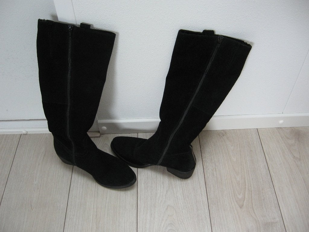Zeg maar nieuw hoge dames laarzen zwart suede maat 38 €15,-, Hoge laarzen, Zwart, Ophalen of Verzenden, Zo goed als nieuw