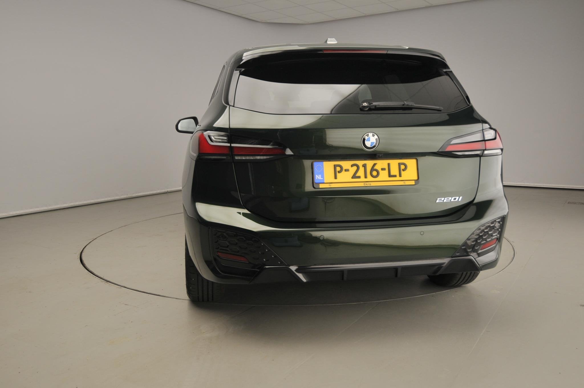 BMW 2 Serie Active Tourer 220i | M-Sportpakket | LED | Leder, Auto's, Dealer onderhouden, Gebruikt, Euro 6, Met garantie (alle)