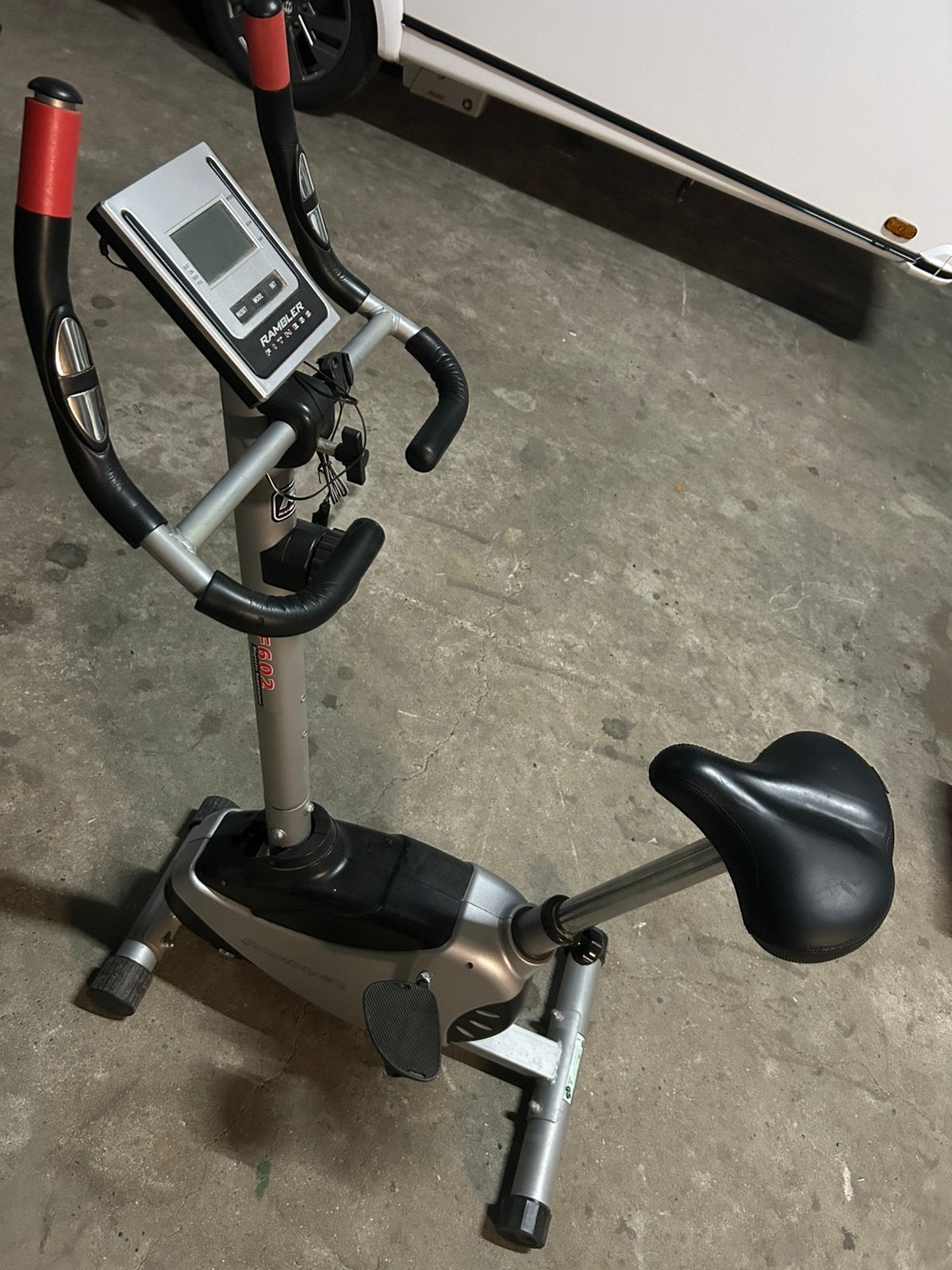 Hometrainer te koop!, Ophalen, Gebruikt, Metaal, Benen