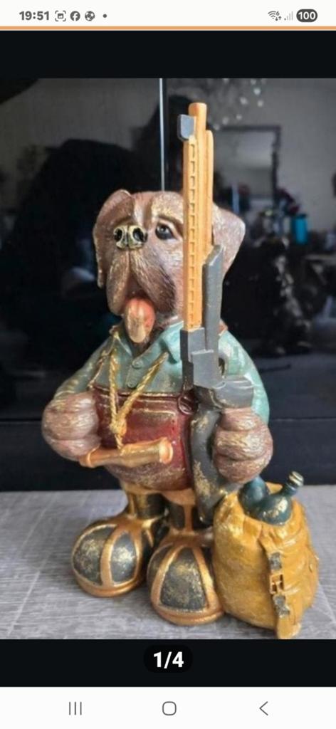 Nieuw beeldje van een hond met jachtuitrusting, Ophalen of Verzenden, Nieuw