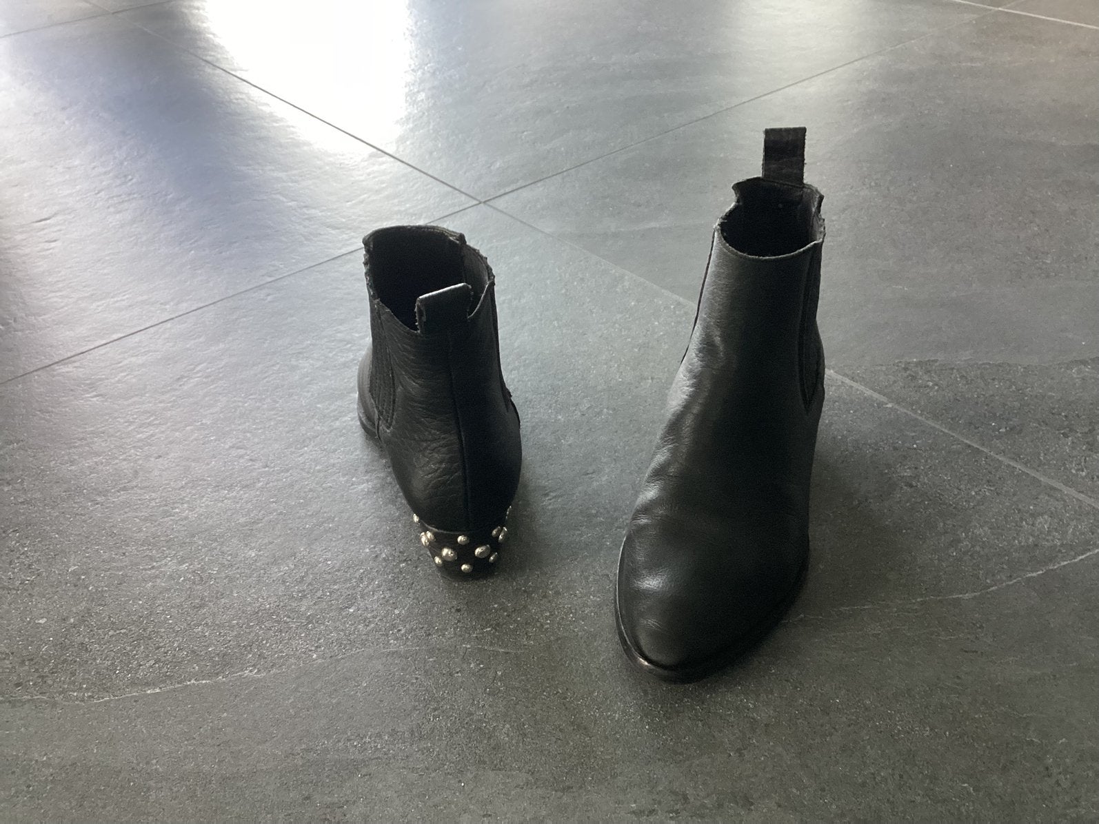 Toral leren laars met studs op hak maat 38, Kleding | Dames, Schoenen, Zwart, Lage of Enkellaarzen, Ophalen of Verzenden, Zo goed als nieuw