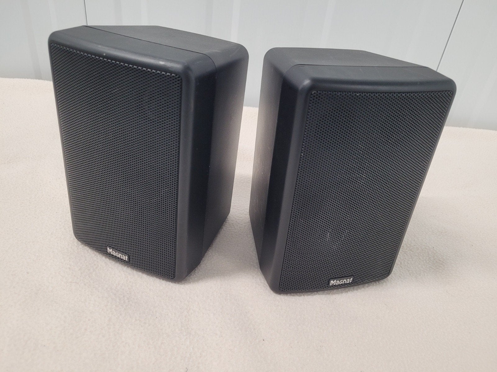 Magnat Metric rear speakers - 2-weg systeem, Gebruikt, Magnat, Ophalen of Verzenden, Geschikt voor surround/home cinema