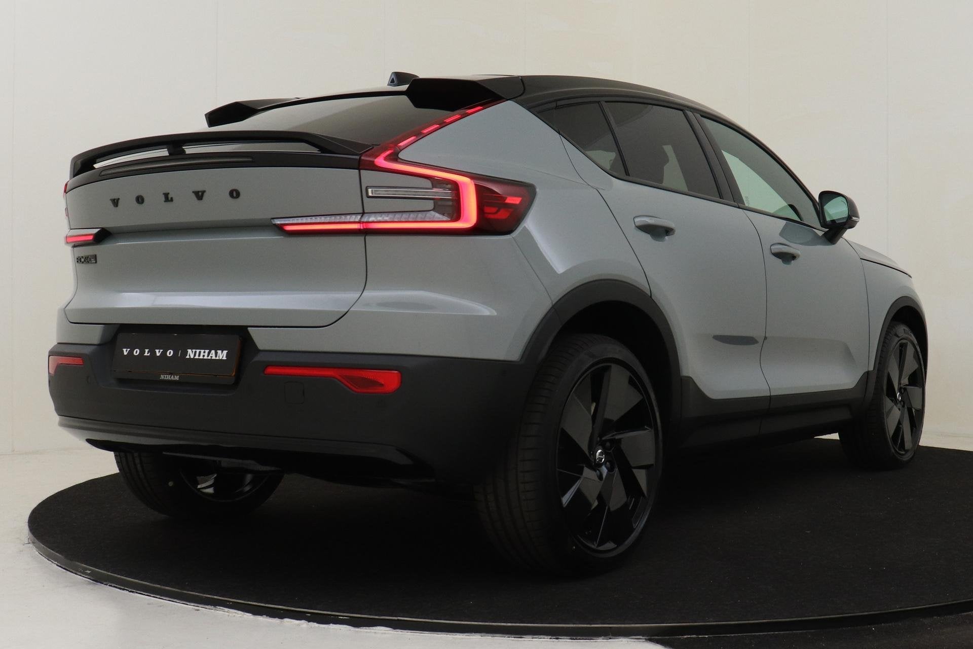 Volvo EC40 TWIN MOTOR ULTRA BLACK EDITION EUROPA 82 kWh *FUL, Auto's, Automaat, 12 maanden, 1800 kg, 82 kWh