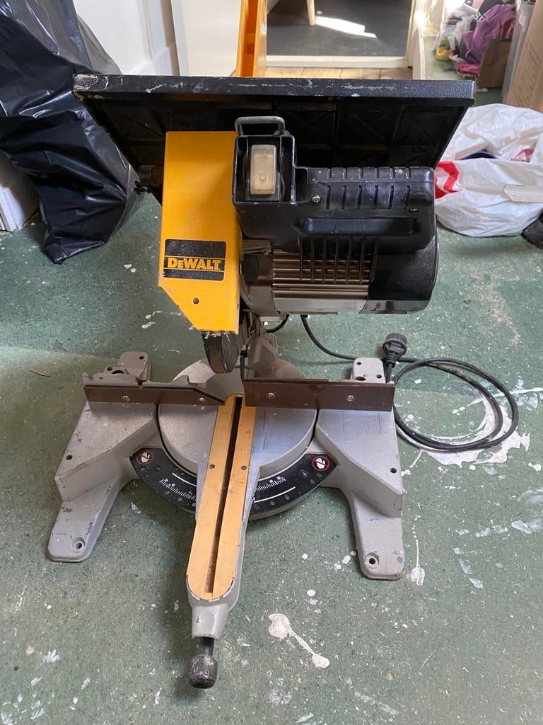 Dewalt afkortzaag DW711, 70 mm of meer, Ophalen of Verzenden, Zo goed als nieuw, Afkortzaag