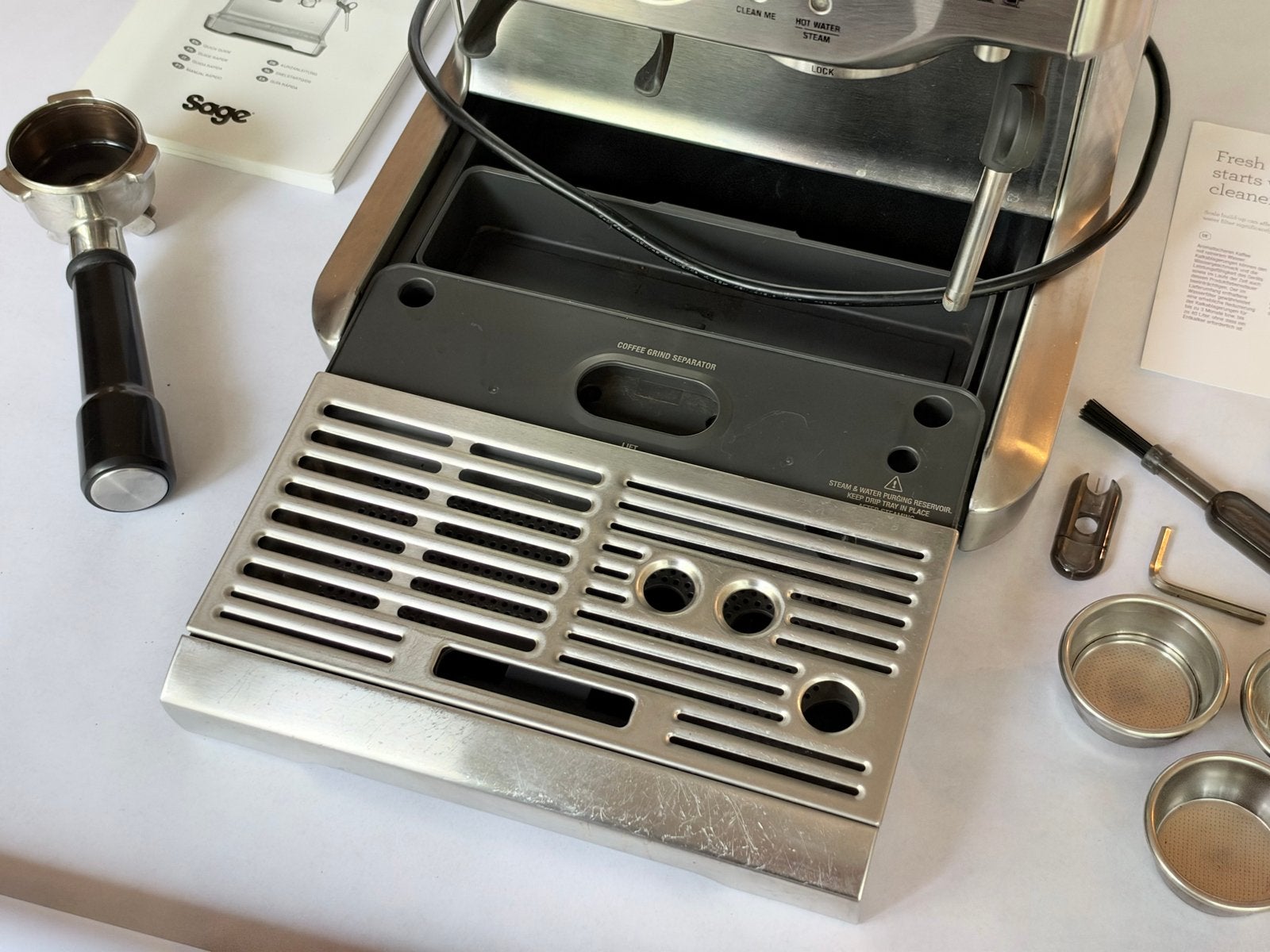 Sage Barista Express Espressomachine & ingebouwde bonenmaler, Afneembaar waterreservoir, Espresso apparaat, Zo goed als nieuw