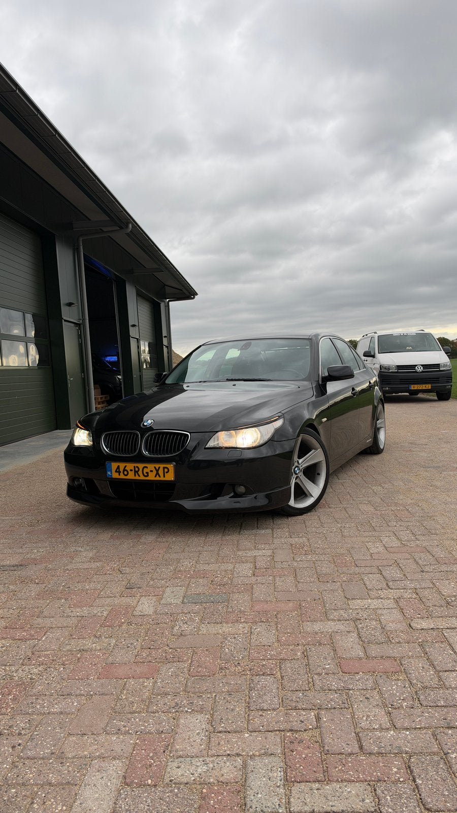 BMW 5-Serie 2.5 I 525 AUT 2005 Zwart, Auto's, Automaat, Achterwielaandrijving, Zwart, 1500 kg