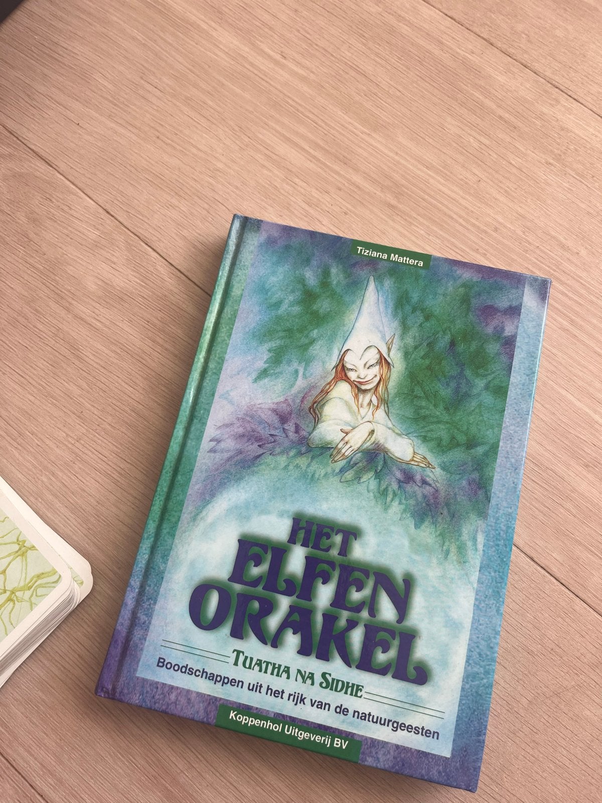 Het Elfen Orakel - Tiziana Mattera (boek met kaarten), Ophalen of Verzenden, Zo goed als nieuw, Spiritualiteit algemeen, Instructieboek