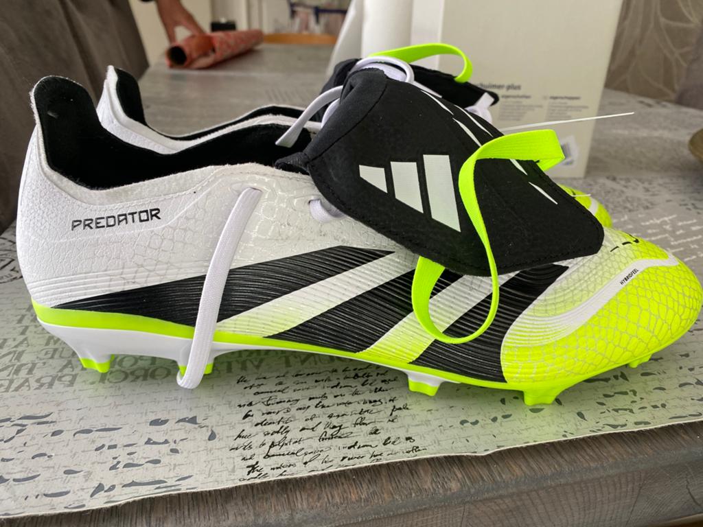 Nieuwe voetbalschoenen, Sport en Fitness, Voetbal, Maat L, Ophalen of Verzenden, Nieuw