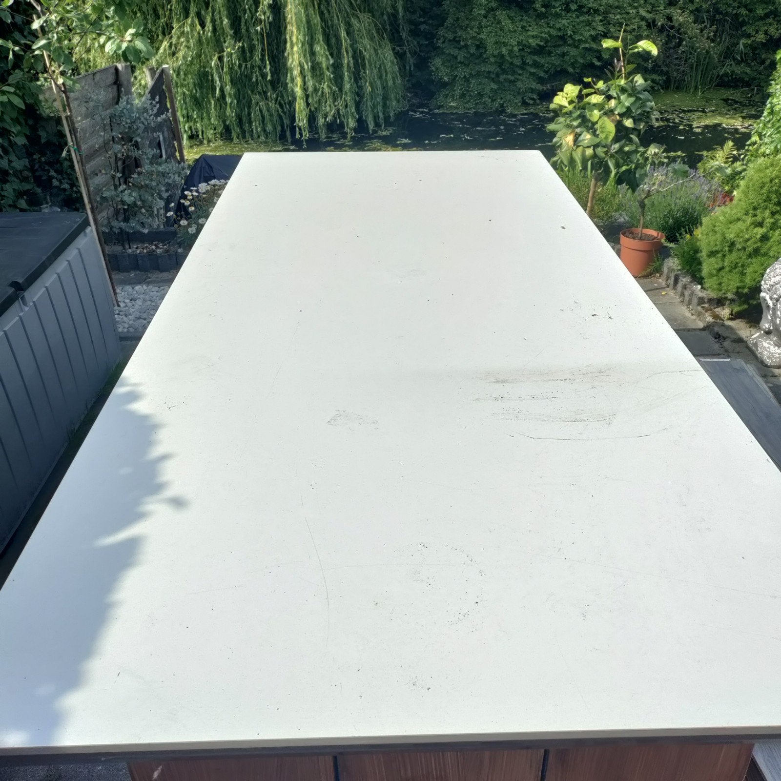 Witte tafel met metalen frame en poten, Ophalen, Gebruikt, 200 cm of meer, 50 tot 100 cm