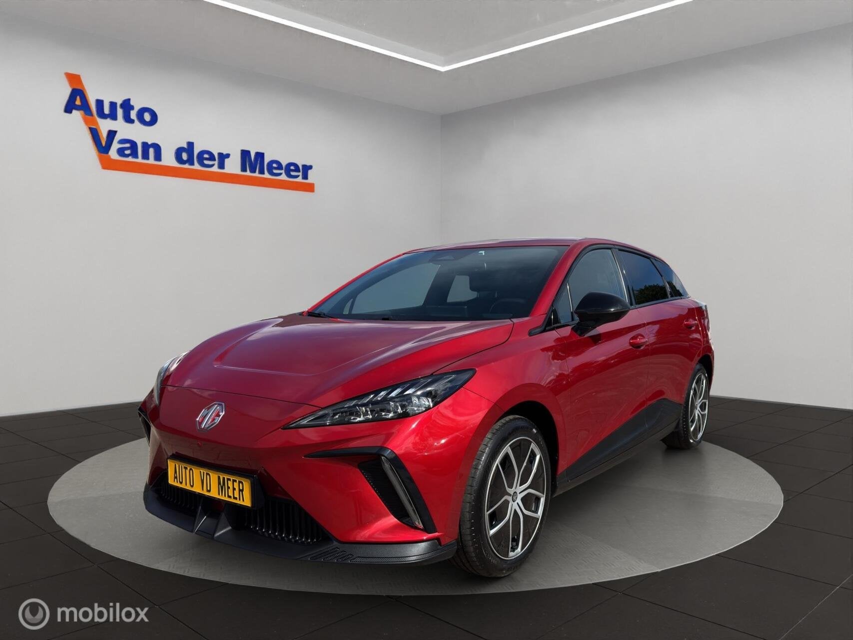MG 4 Luxury 64 kWh, Auto's, MG, Automaat, Gebruikt, Zwart, 1675 kg