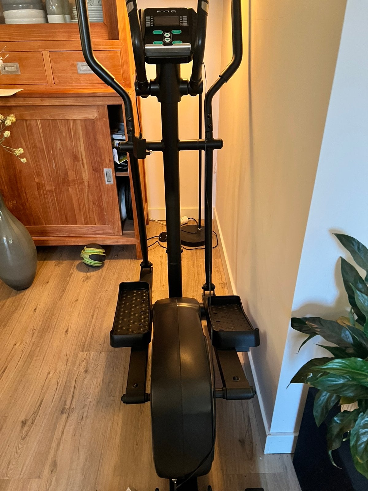 Focus Fitness Fox 2 Crosstrainer – Zo goed als nieuw, Sport en Fitness, Ophalen, Zo goed als nieuw, Crosstrainer