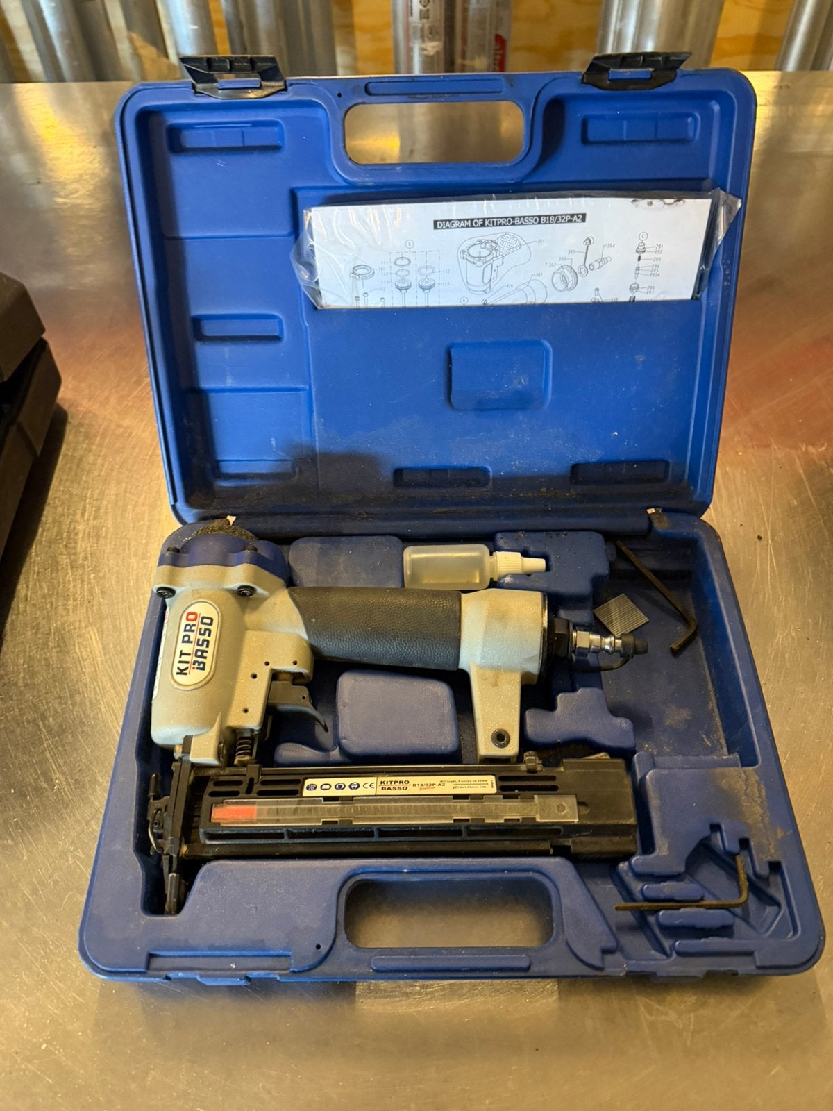 Kitpro Basso B18/32P-A2 Pneumatische Tacker-Minibrad Tacker, Ophalen of Verzenden, Zo goed als nieuw, Tacker/nietmachine