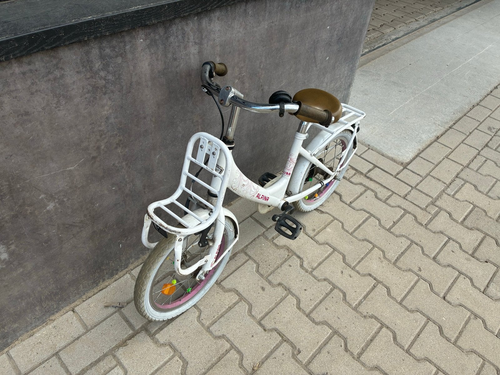 Alpina kinderfiets wit - 16 inch, Fietsen en Brommers, Ophalen of Verzenden, Gebruikt, Terugtraprem, 16 tot 20 inch