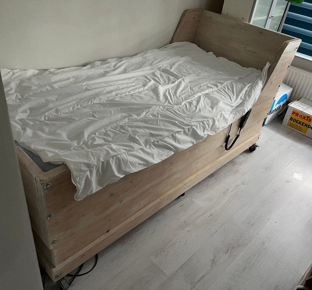 Tienerbed, kajuitbed met elektrisch verstelbare lattenbodem, Ophalen, 90 cm, 210 cm, Kajuitbed
