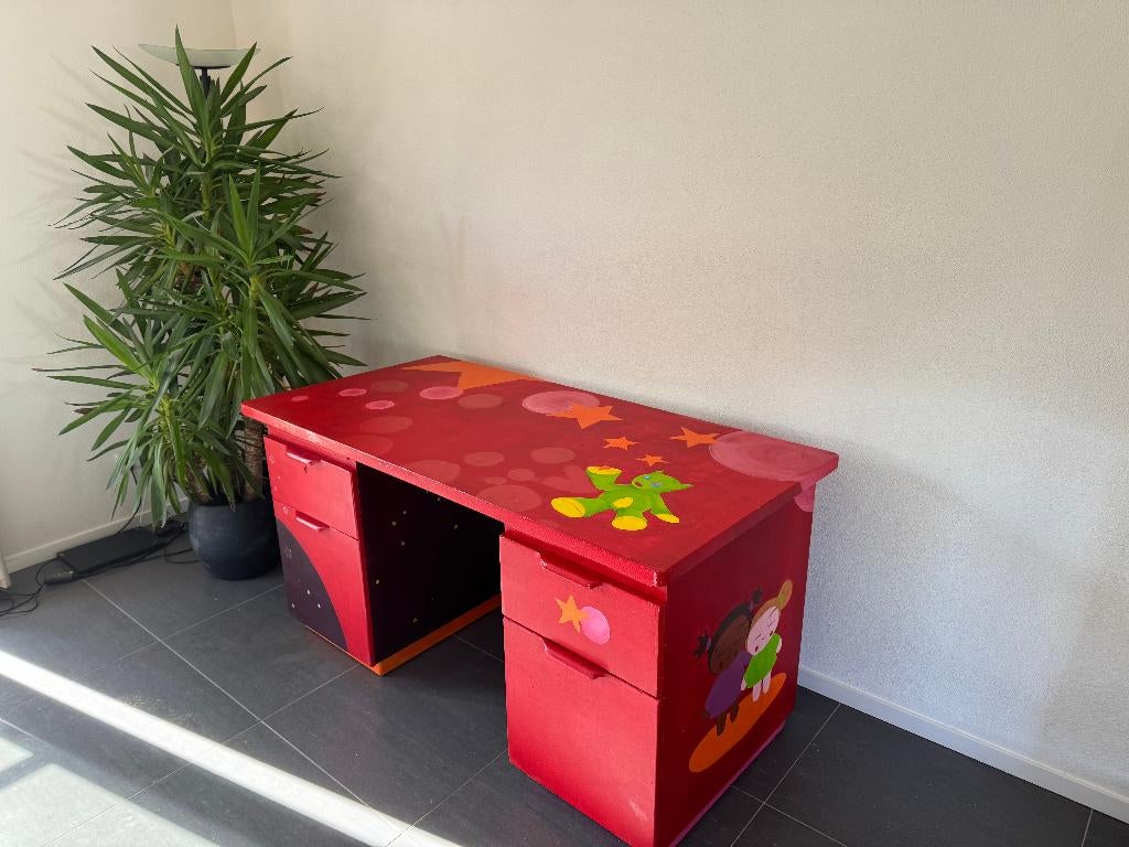 Mooi rood hand geschilderd kinderbureau, Ophalen, Gebruikt, Overige typen